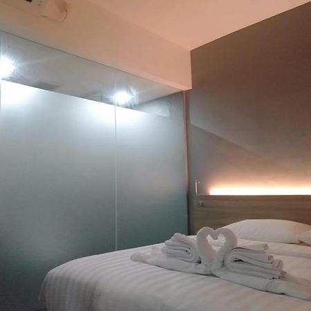 Hotel Marina Airport Semarang Buitenkant foto