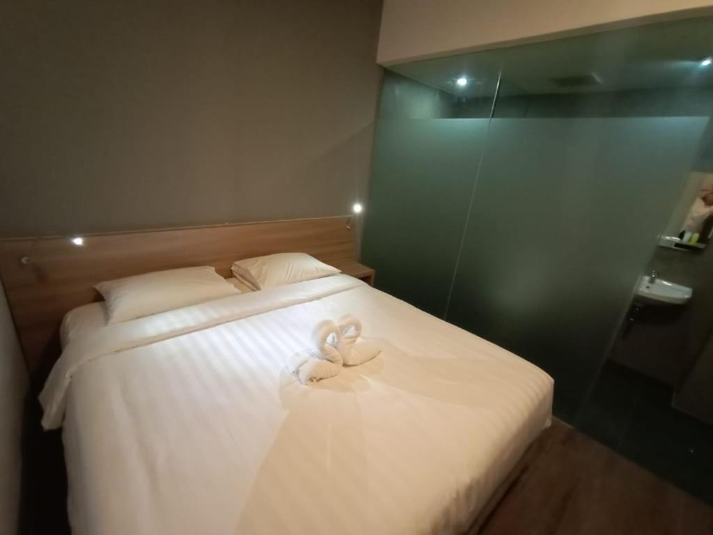 Hotel Marina Airport Semarang Buitenkant foto