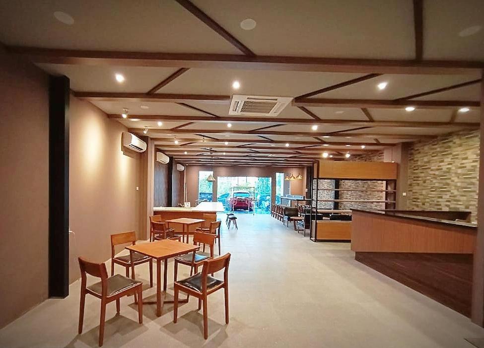 Hotel Marina Airport Semarang Buitenkant foto